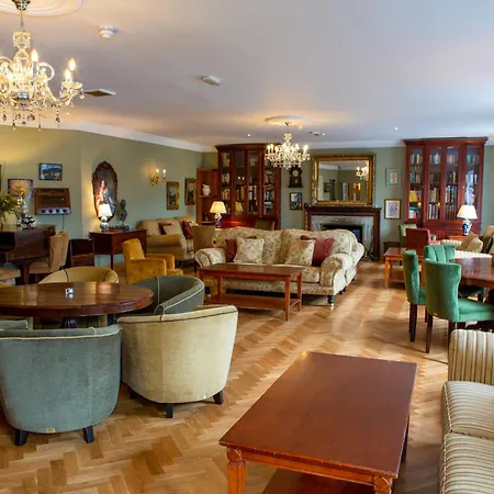 Leenane Hotell 3*