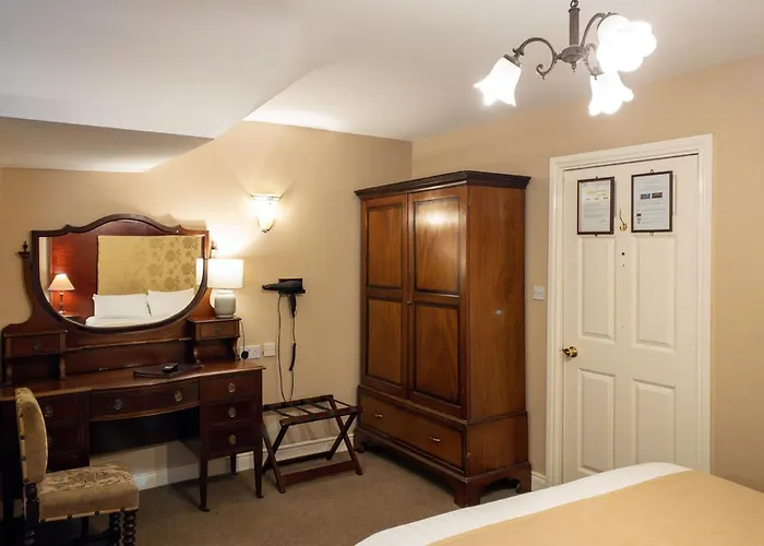 里纳内酒店 3* 里南